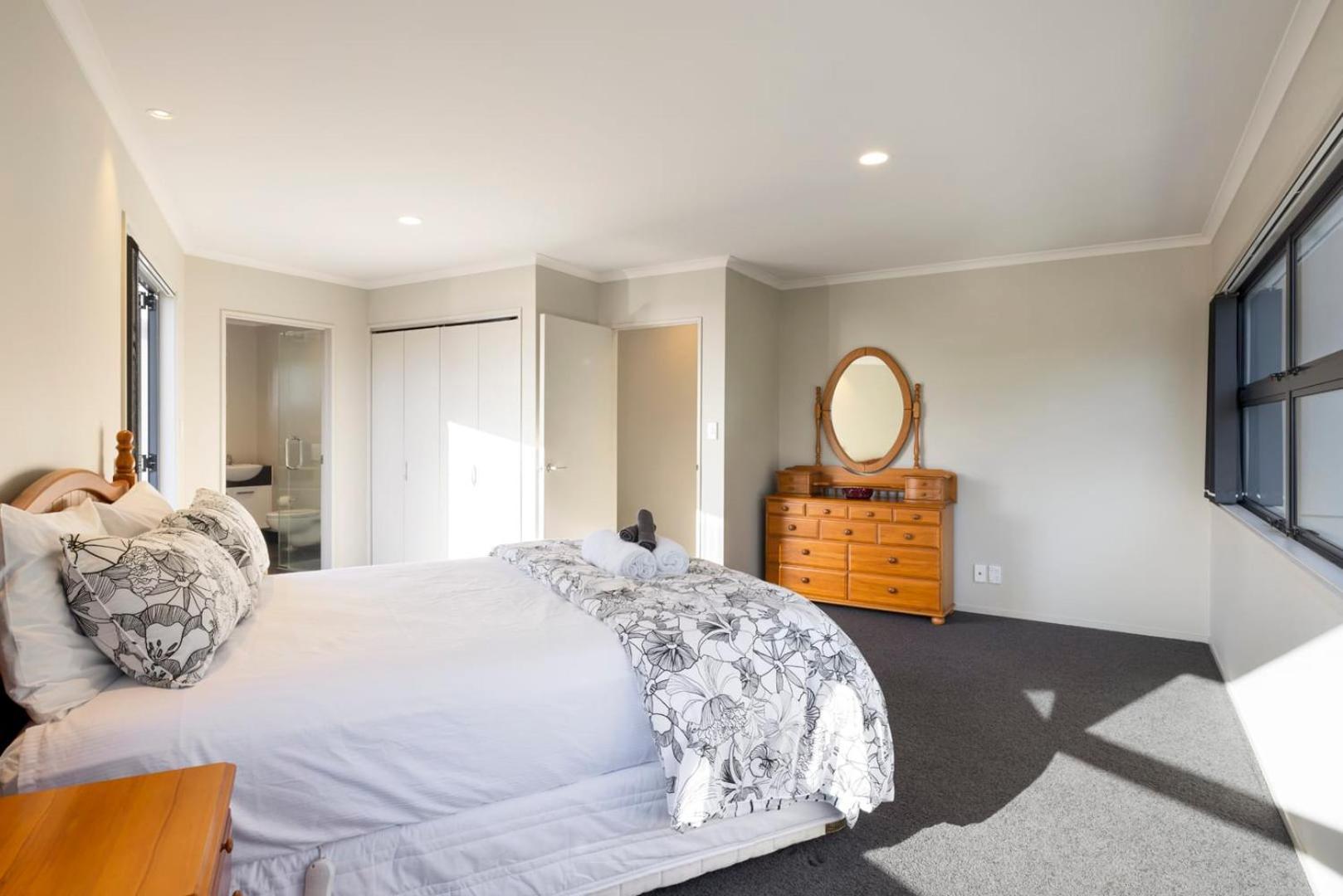 Pacific Escape - Downtown, Beach & Sea Views Mount Maunganui Esterno foto