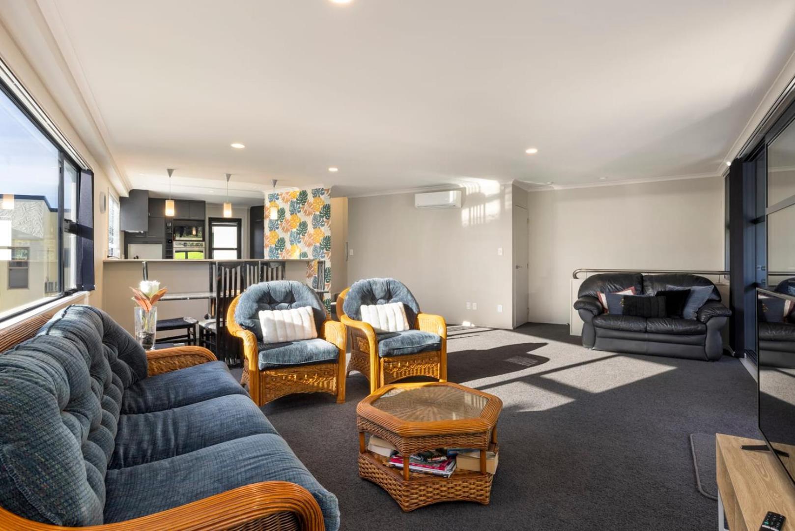 Pacific Escape - Downtown, Beach & Sea Views Mount Maunganui Esterno foto